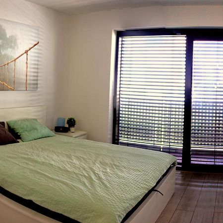 Apartmán New 1 Bdr, W/Private Parking Bratislava Exteriér fotografie